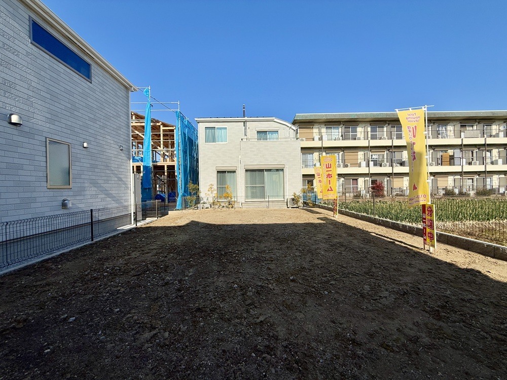 緑豊かで閑静な住宅街に３９坪超の敷地をご用意。建築条件付き売地の良さを最大限に活かすことができます。