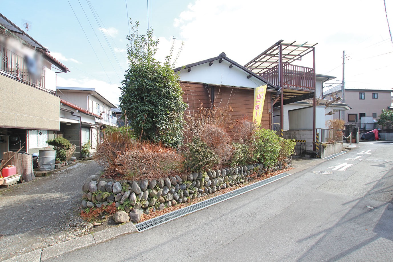 交通量は多くありませんので、車の出し入れも心配ありません。