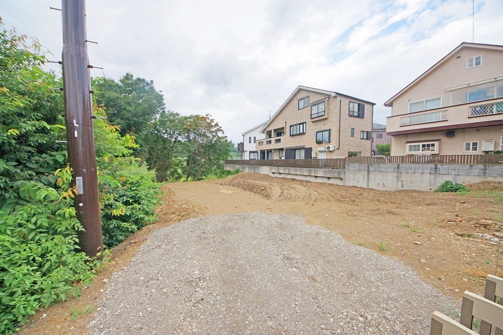 建築条件はございませんのでお好きなハウスメーカーで施工可能です。※敷地内に高低差があります