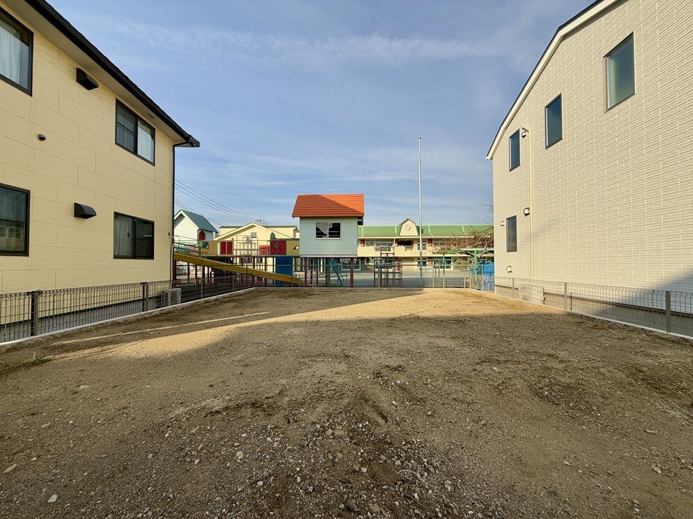 緑豊かで閑静な住宅街に３７坪超の敷地を用意。建築条件付き売地の良さを最大限に活かすことができますね。