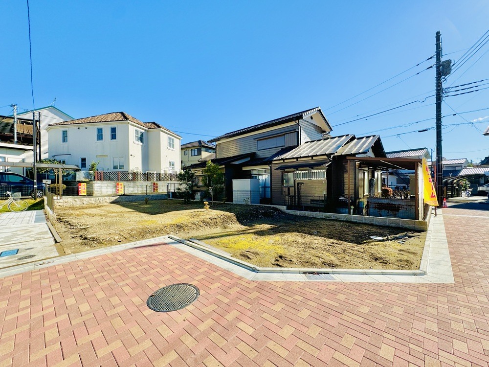 一戸建てが多く、静かで落ち着いた雰囲気を満喫できるエリアです。