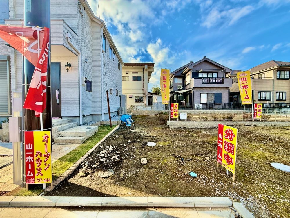 閑静で緑豊かな住宅地に３７坪以上の広々とした角地です。