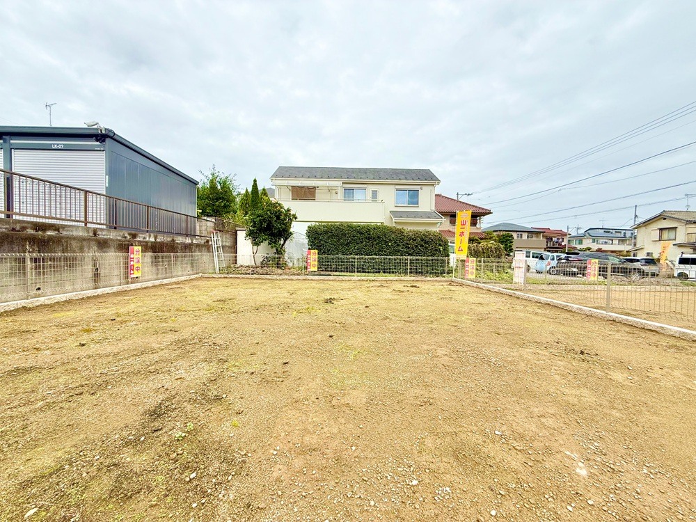 緑豊かで閑静な住宅街に４４坪超の敷地を用意。建築条件付き売地の良さを最大限に活かすことができます。