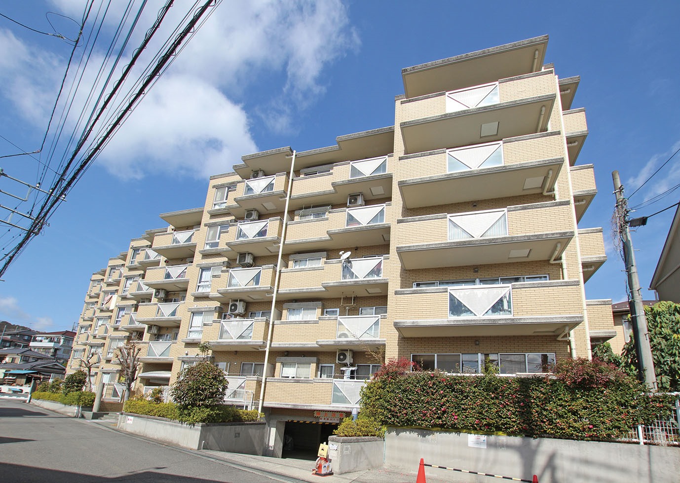 一戸建てが多く、静かで落ち着いた雰囲気を満喫できるエリア