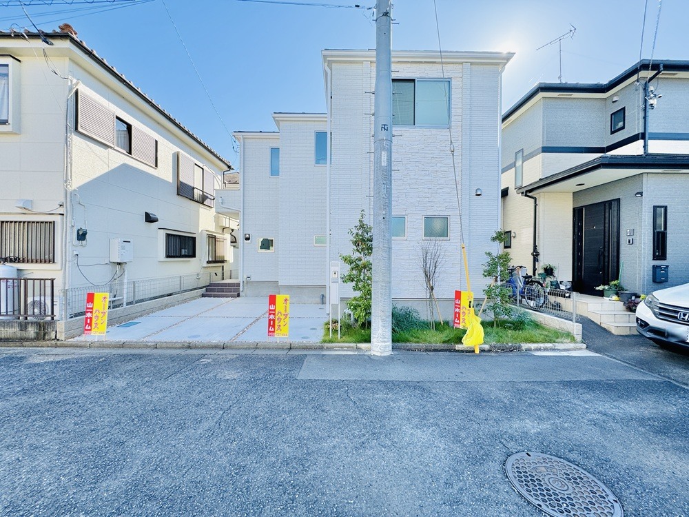 一戸建てが多く、静かで落ち着いた雰囲気を満喫できるエリアです。