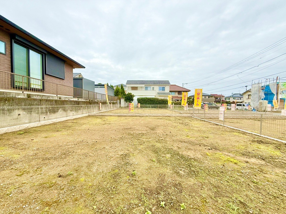 緑豊かで閑静な住宅街に４４坪超の敷地を用意。建築条件付き売地の良さを最大限に活かすことができます。