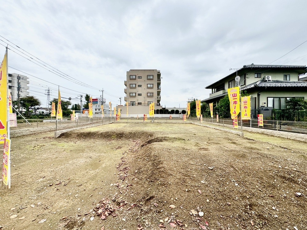 閑静で緑豊かな住宅地に４０坪以上の広々とした敷地の邸宅です。