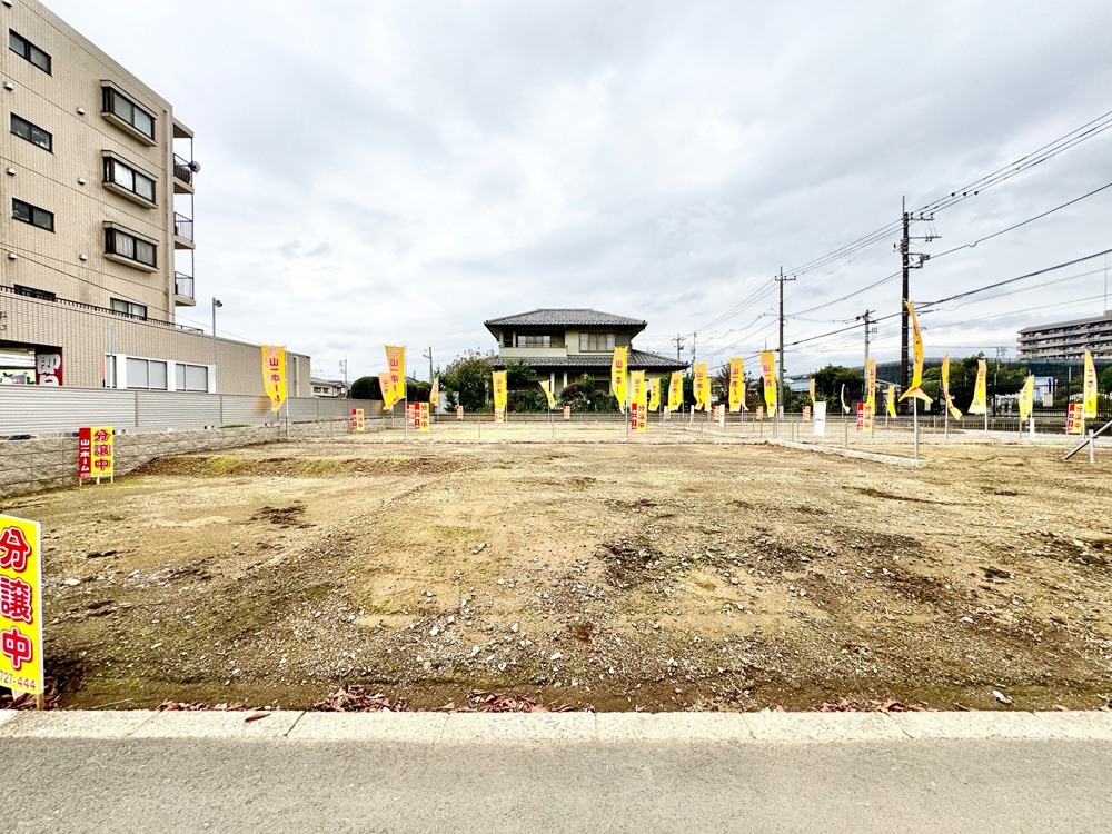閑静で緑豊かな住宅地に４０坪以上の広々とした敷地の邸宅です。