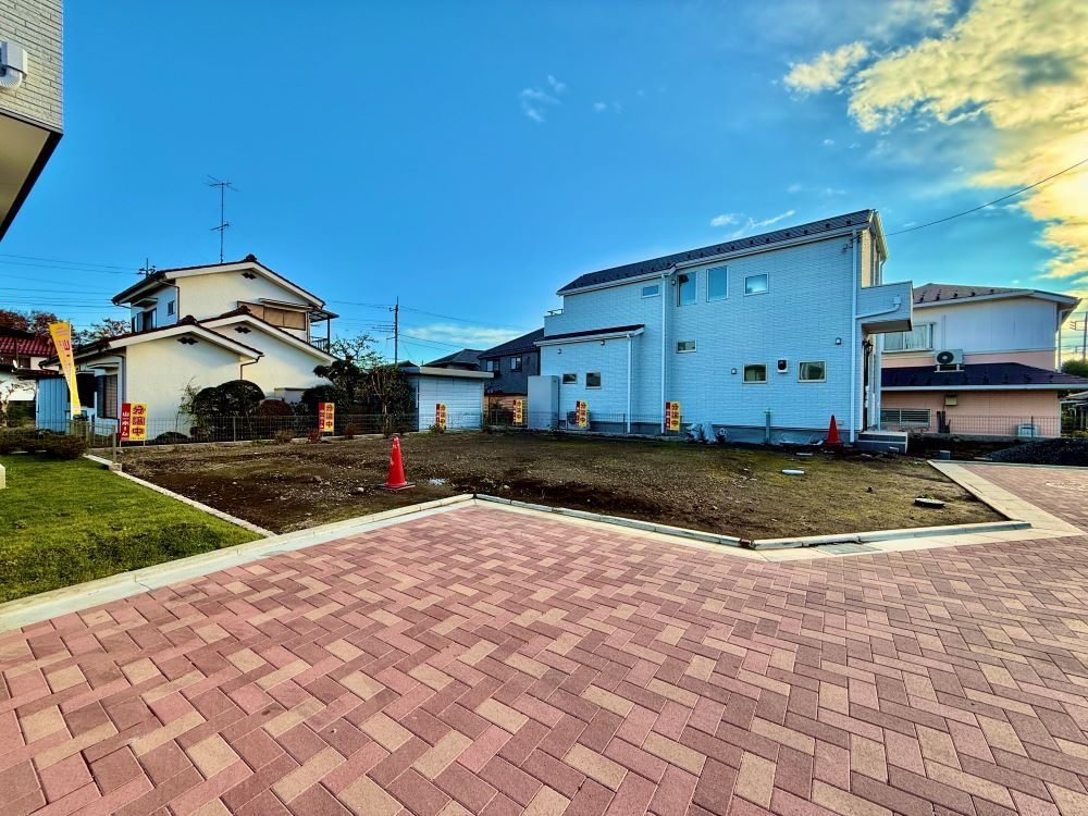 閑静で緑豊かな住宅地に３６坪以上の広々とした角地です。