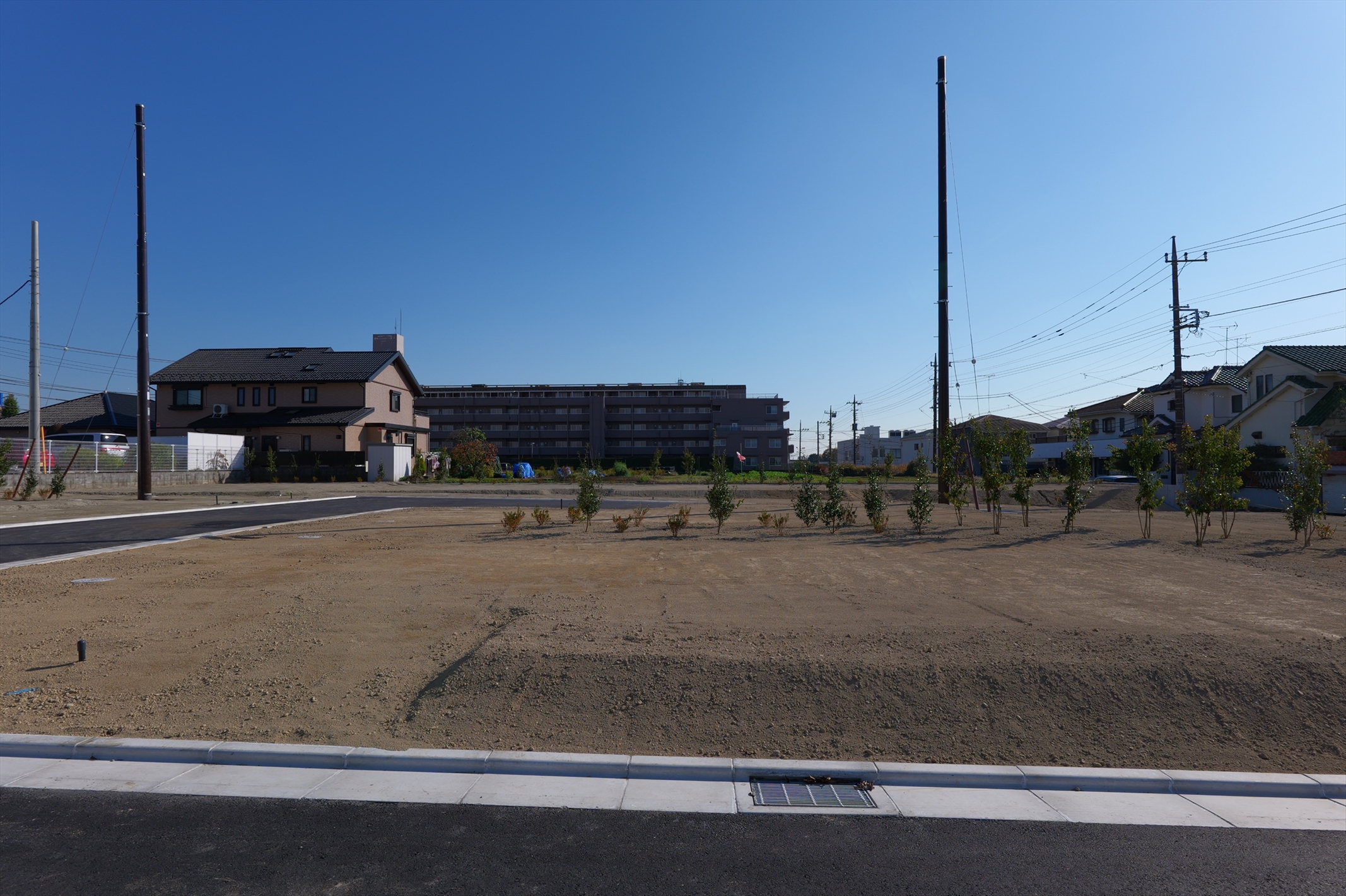 敷地面積は33坪超で、幅広い年齢層の方が住みやすい住環境が整っています。 