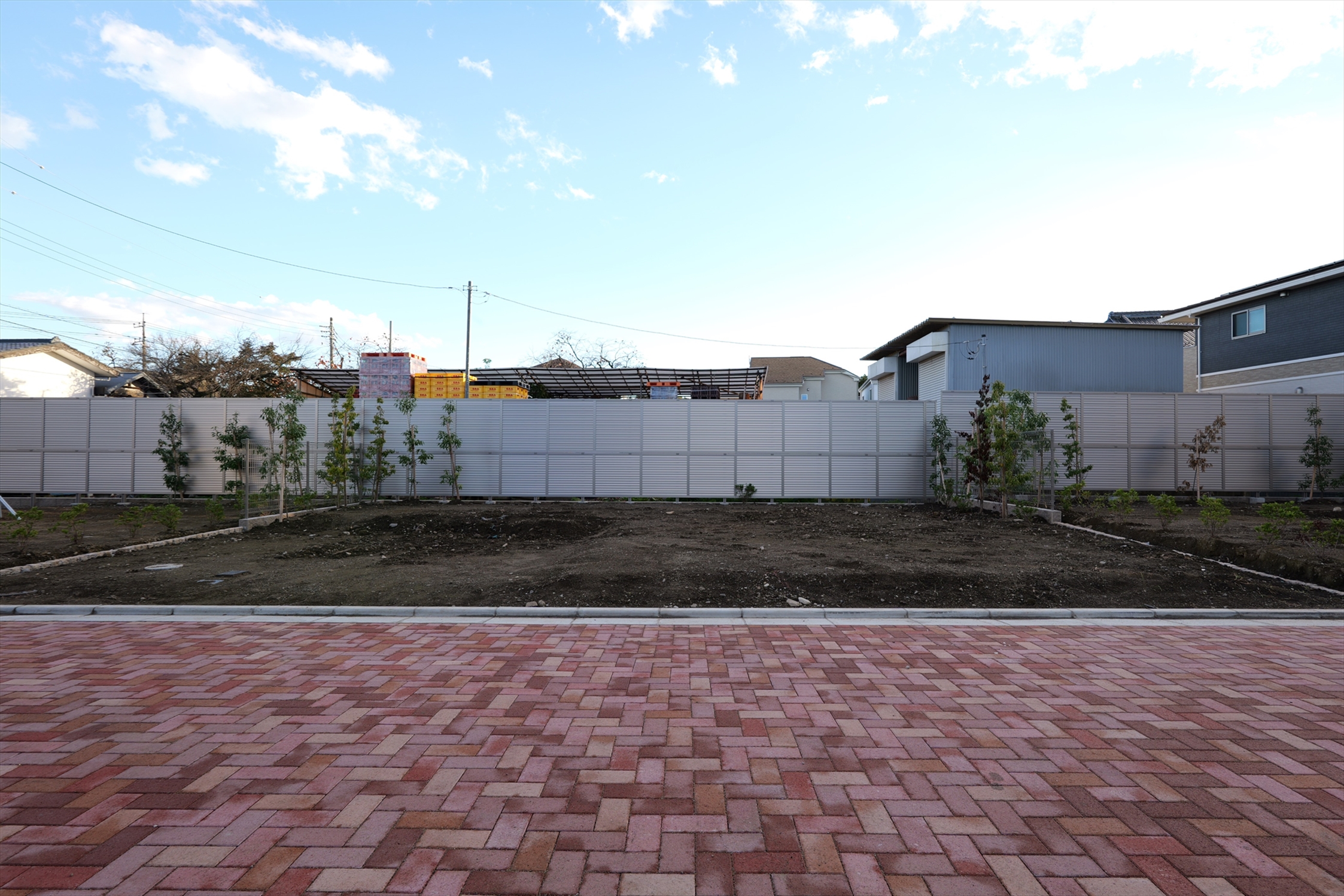 一戸建てが多く、静かで落ち着いた雰囲気を満喫できるエリアです。