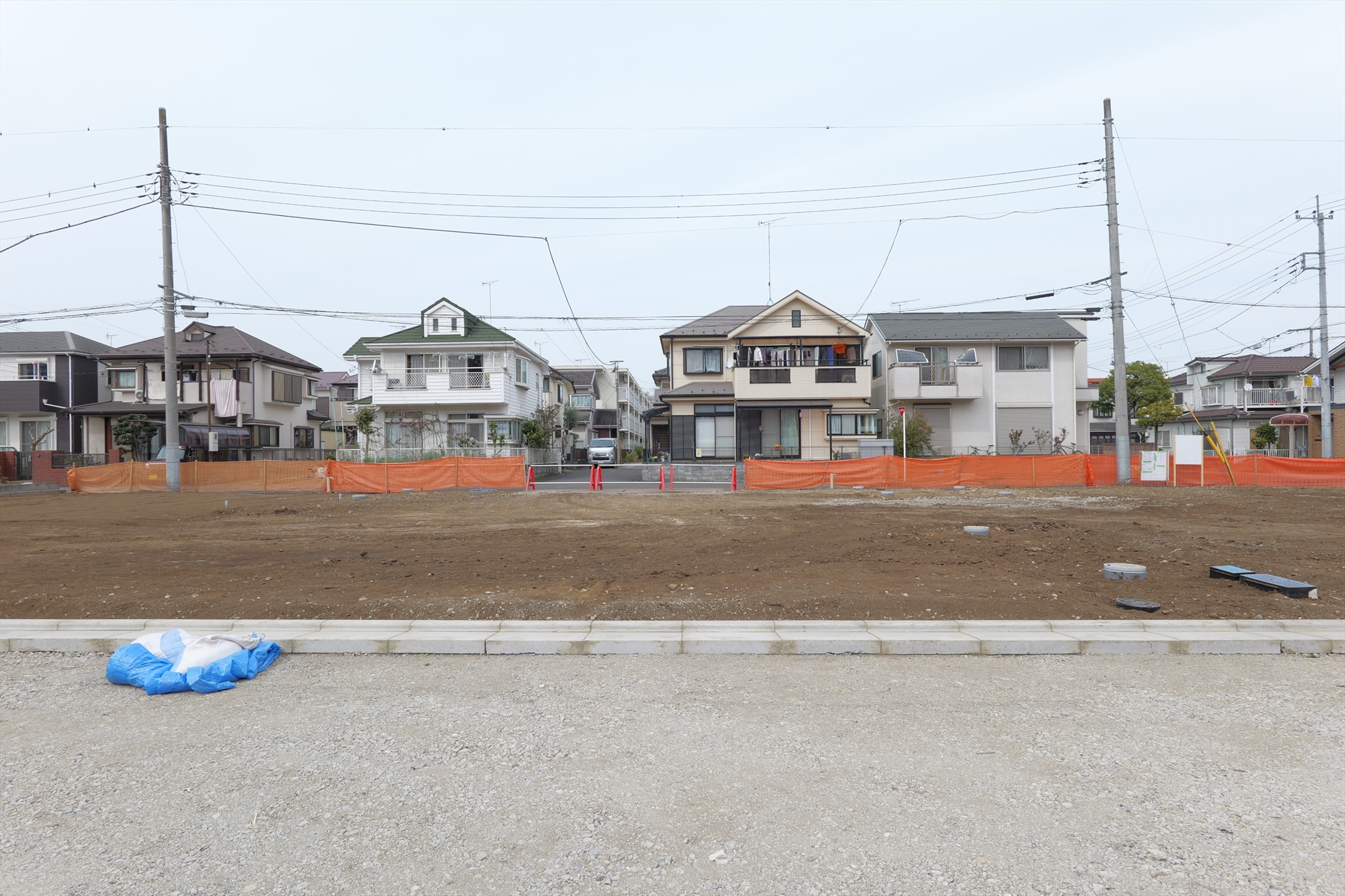 緑豊かで閑静な住宅街に３8坪超の整形地を用意。建築条件付き売地の良さを最大限に活かすことができます。